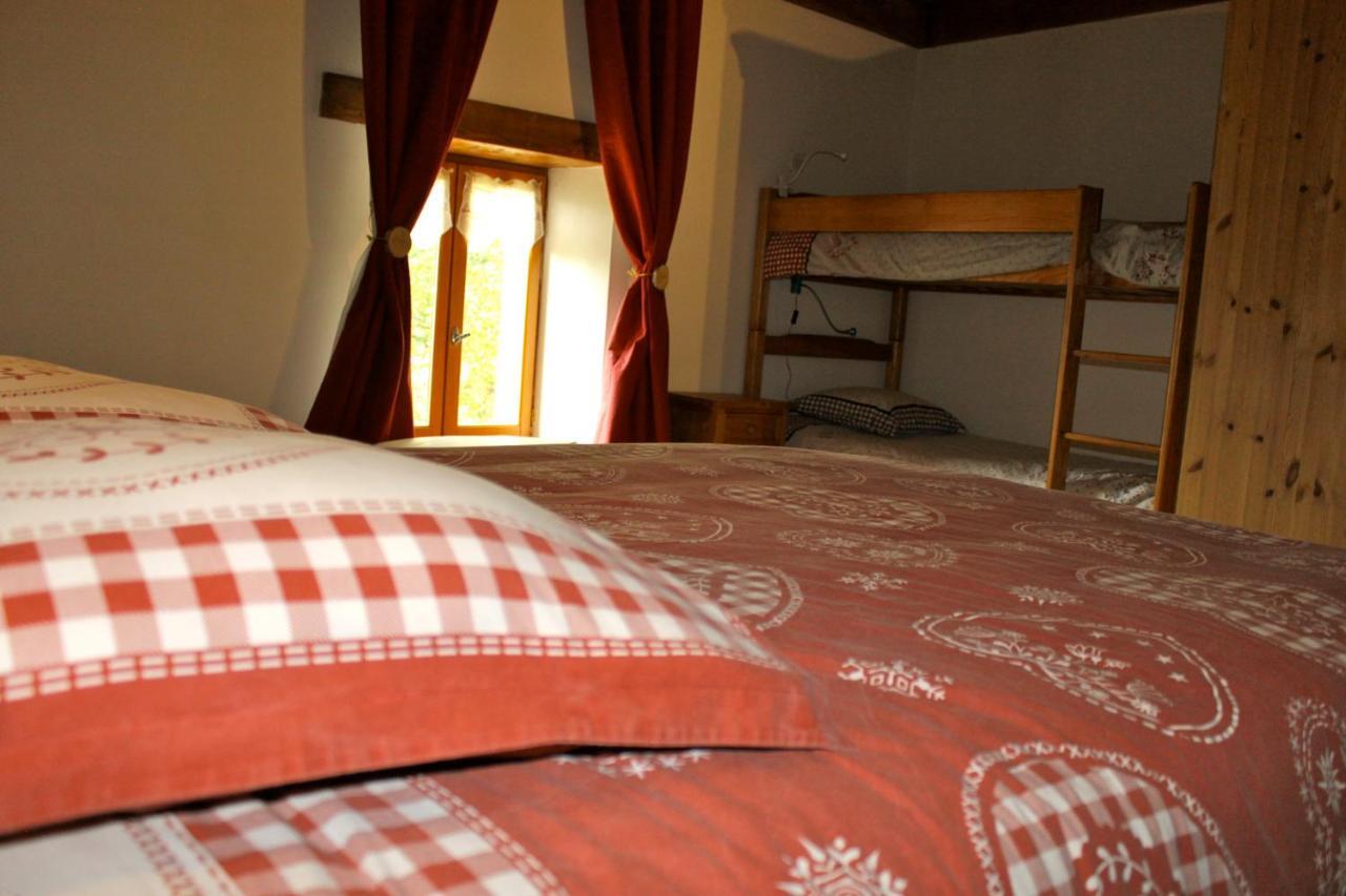 Bed and Breakfast Chez Louve Bleue Hotonnes Exterior foto