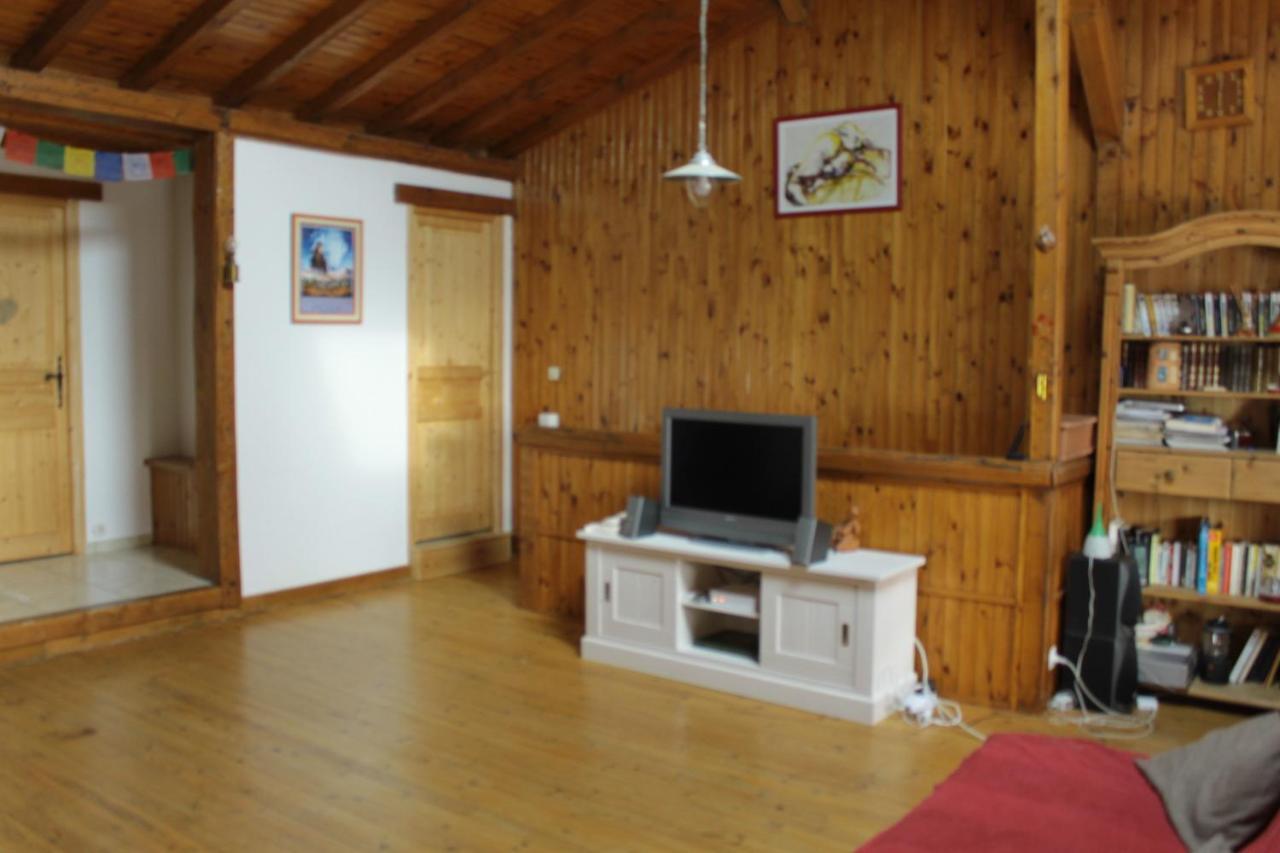 Bed and Breakfast Chez Louve Bleue Hotonnes Exterior foto