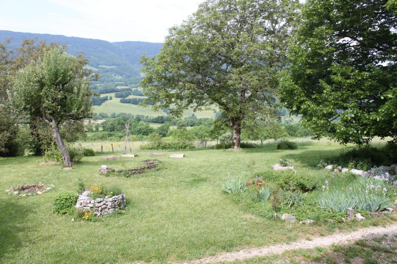Bed and Breakfast Chez Louve Bleue Hotonnes Exterior foto