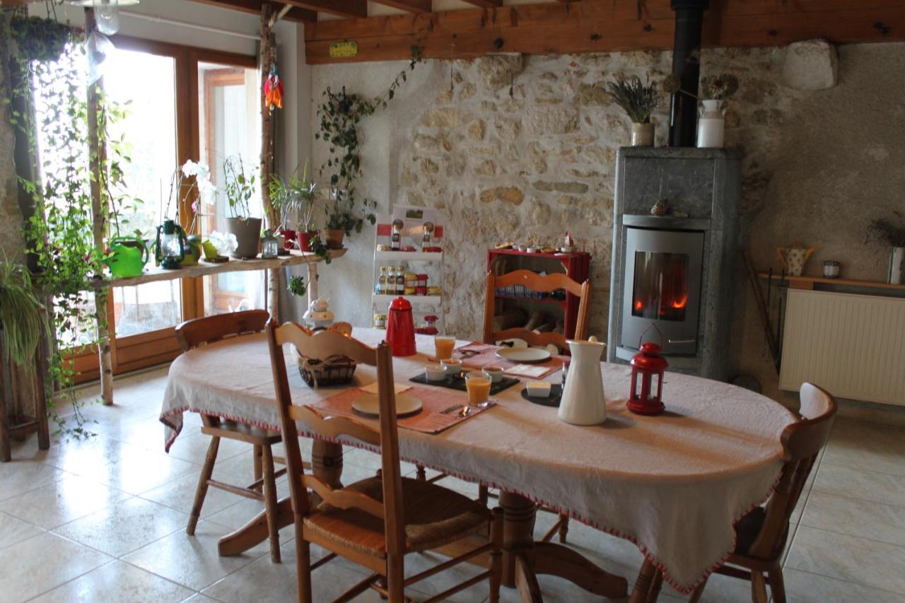Bed and Breakfast Chez Louve Bleue Hotonnes Exterior foto